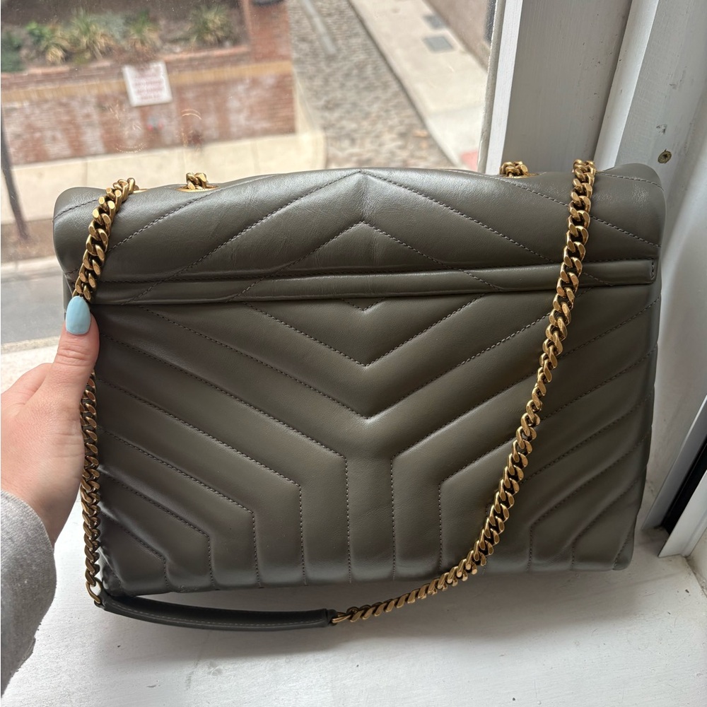 Yves Saint Laurent Chevron Gray Shoulder Bag with Gold Chain - Picture 3 of 6